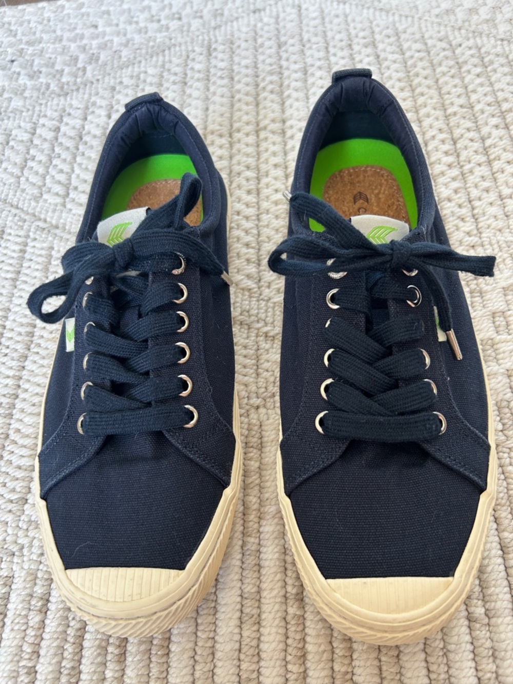 Cariuma Navy Canvas Low-Top Sneakers with Cream Soles